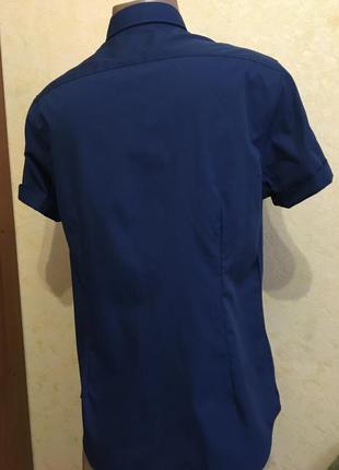 Синяя рубашка оксфорд с коротким рукавом9 фото