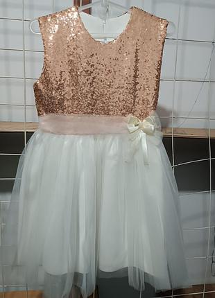 Мила сукня для дівчинки