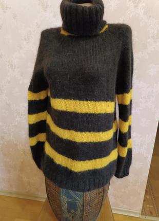 Женский свитер ручной работы