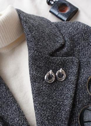 Модные серьги кольца переплеты в стиле бренда