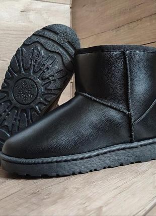 Черные низкие короткие угги уги ботинки сапоги дутики кожаные ( эко кожа) ugg8 фото
