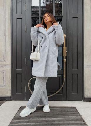 Пальто женское из меха оверсайз теплое на пуговицах с карманами качественное стильное трендовое лавандовое серое5 фото
