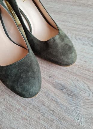Замшеві туфлі на каблуках minelli зелені8 фото