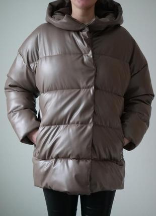Куртка зимняя из экокожи капучино бежевая5 фото