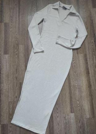 Трикотажное  платье макси с боковыми разрезами и воротником-стойкой с вырезом4 фото