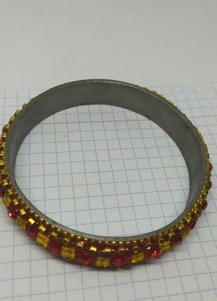 Браслет с красными и желтыми камнями