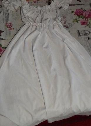 Платье белого цвета