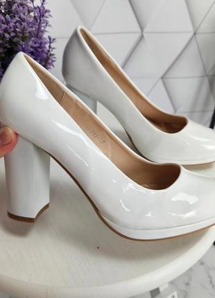 Туфли белые на широком каблуке с платформой распродажа2 фото