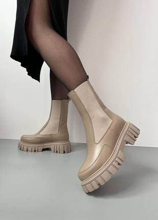 Шикарные кожаные высокие челси 😍 цвет: беж