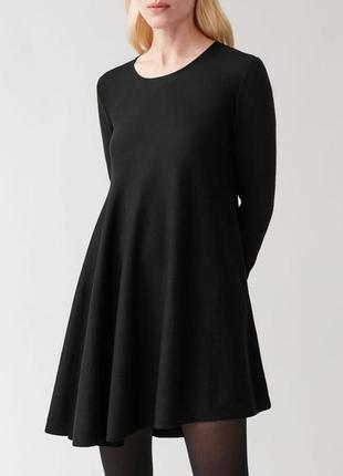 Черное шерстяное платье от cos