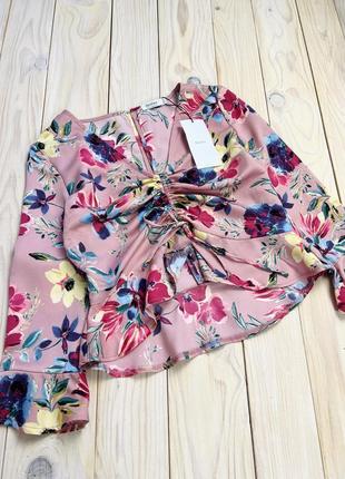 Розовая блузка топ с цветочным принтом и стяжкой спереди bershka5 фото