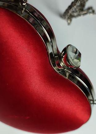 Сумка сердечко клатч сумочка серце червона атласна з діамантом клач7 фото