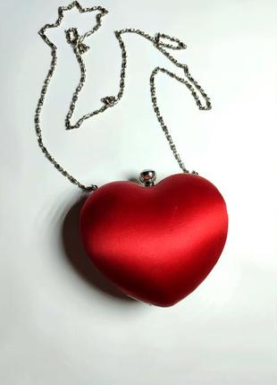 Сумка сердечко клатч сумочка серце червона атласна з діамантом клач2 фото