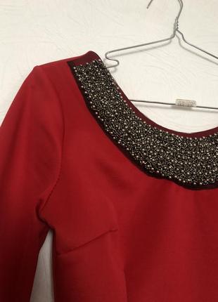 Теплое мини платье-мини красная футляр по фигуре с вышивкой1 фото