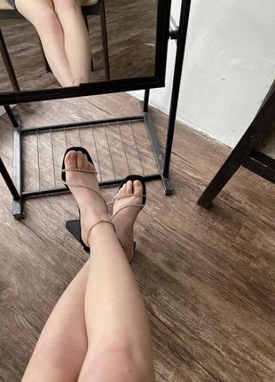 Босоніжки з стразами