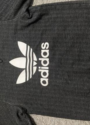 Класний світшот adidas originals, size 170(s/m)
плечі 41
підпахви 49
довжина рукава 56
довжина 634 фото