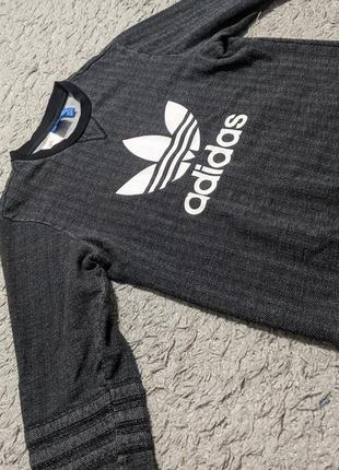 Класний світшот adidas originals, size 170(s/m)
плечі 41
підпахви 49
довжина рукава 56
довжина 633 фото