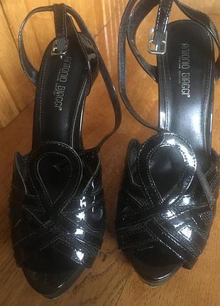 Елегантні супер зручні босоніжки на високому каблуці і прихованій платформі