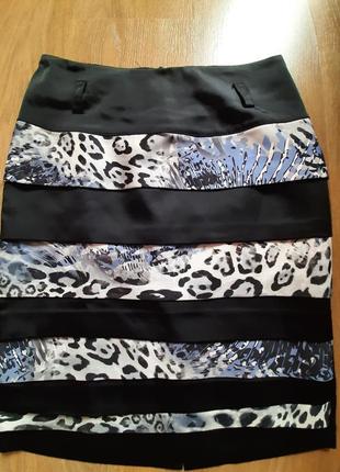 Супер юбка из плотного атласа с цветными вставками 42 размера