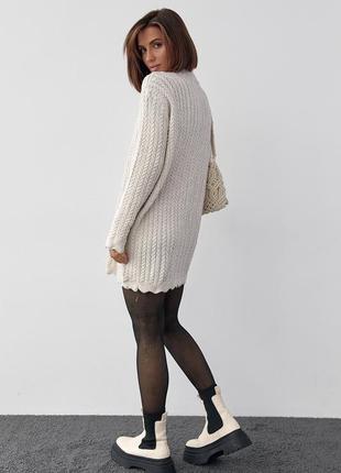 Вязаная туника с узором из мелких косичек