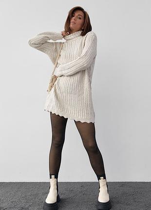 Вязаная туника с узором из мелких косичек