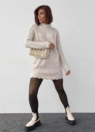 Вязаная туника с узором из мелких косичек