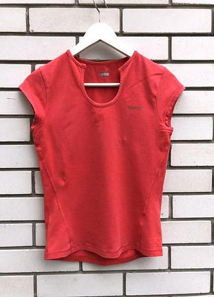 Яркая спортивная футболка reebok