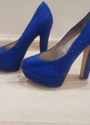 Вечерние туфли синего цвета со стразами1 фото