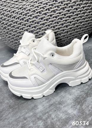 👍 зручні стильні білі кросівки на танкетці на підошві