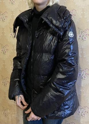 Теплый пуховик в стиле moncler