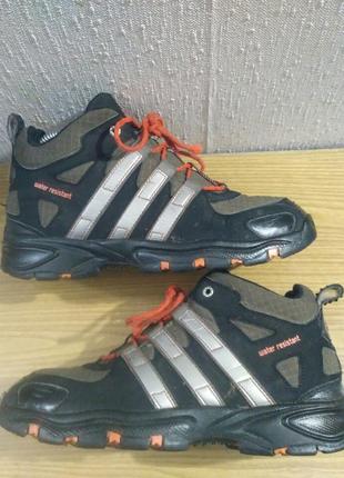 Треккинговые кроссовки adidas 38,5p