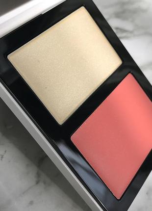 Bobbi brown cheek glow palette для лица и губ