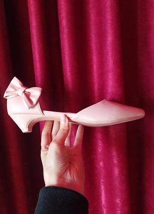 Рожеві ( пудрові ) туфлі на низькому пудровые ( розовые )
