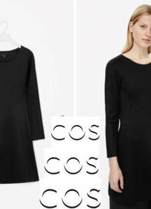 Практичное дизайно комфортное платье известного шведского бренда cos.