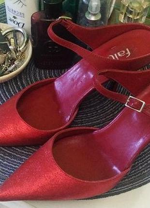 Потрясающие туфли красного цвета1 фото