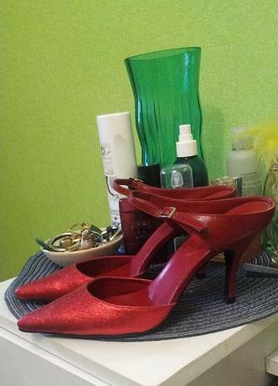 Потрясающие туфли красного цвета2 фото
