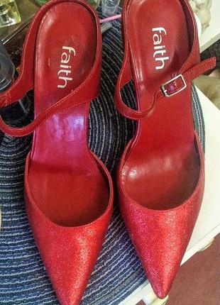 Потрясающие туфли красного цвета3 фото
