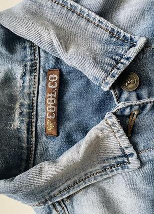 Укорочена джинсовка з потертостями2 фото