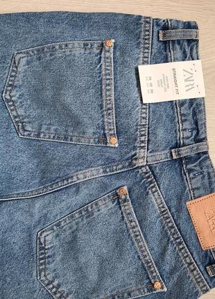 Джинси синие прямой крой необработанный низ прямого кроя zara 6164