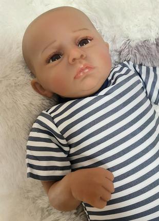 Реалистичная кукла реборн (reborn) 60 см смуглый малыш, как живой настоящий ребенок, пупс с мягким телом5 фото