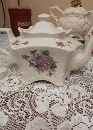 Продам роскошный большой чайник из фарфора  kernewek