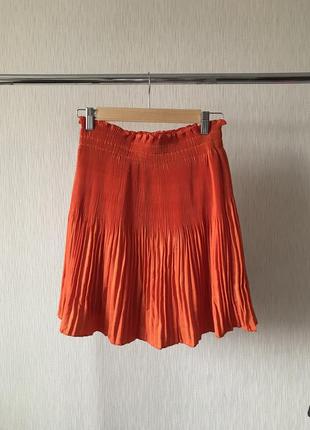 Яркая оранжевая юбка плиссе h&amp;m6 фото