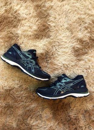 Женские кроссовки asics