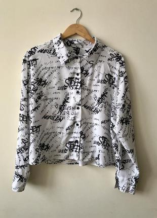 Рубашка рубашка граффити с надписями с надписями блузка