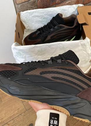 Adidas yeezy boost 700 brown no logo, кроссовки мужские адедас изи 700, кроссовки мужественные демисезонные адедас лозы 7006 фото