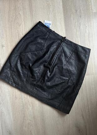 🪶 новая кожаная мини-юбка короткая юбка из эко-кожи divided m-l3 фото