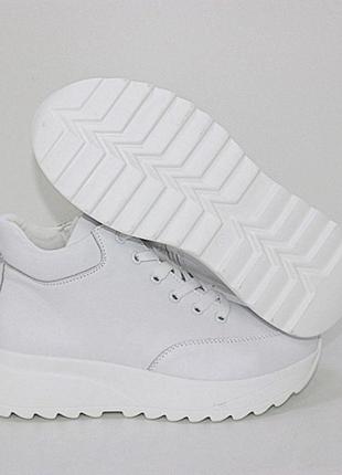 Женские осенние белые ботинки из натуральной кожи2 фото