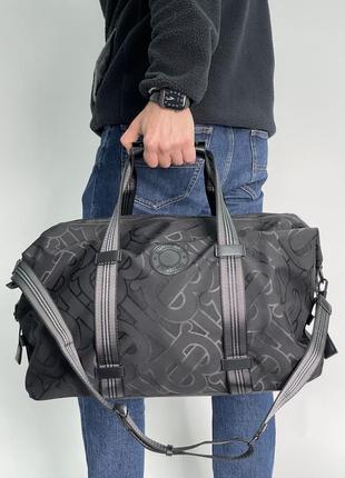 Дорожня сумка burberry black monogram recycled polyester jacquard holdall чорна чоловіча / жіноча