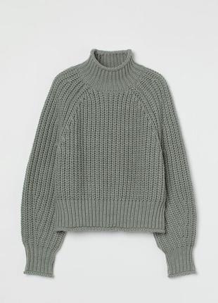 Оливковый свитер крупной вязки с высокой горловиной3 фото