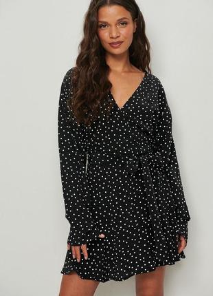 Сукня на запах в горошок